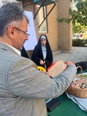 رئیس دانشگاه فرهنگیان استان قزوین از روند ثبت نام دانشجومعلمان جدید بازدید کرد 3