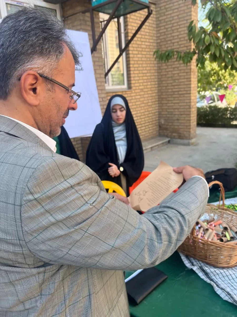 رئیس دانشگاه فرهنگیان استان قزوین از روند ثبت نام دانشجومعلمان جدید بازدید کرد 3