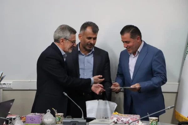 آیین تکریم و معارفه مسئول کانون بسیج اساتید دانشگاه فرهنگیان قزوین برگزار شد 7