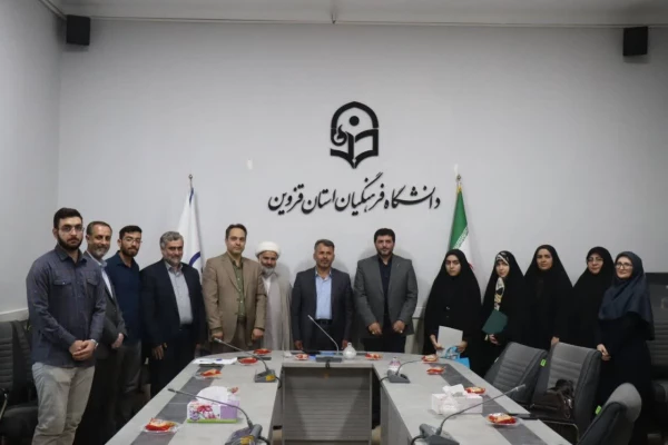 مراسم بزرگداشت و تقدیر از دانشجو معلم فرزند سردار شهید اسماعیل شاکری از شهدای جنگ ۱۲ روزه با رژیم منهوس صهیونیستی 2