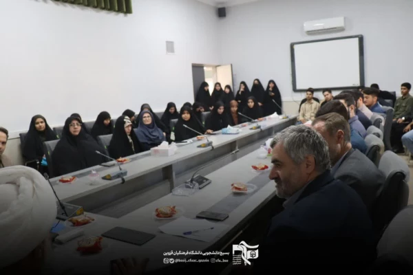 مراسم تودیع و معارفه مسئول بسیج دانشجویی پردیس شهیده بنت الهدی صدر دانشگاه فرهنگیان قزوین با حضور جمعی از مسئولان دانشگاه، فرماندهان بسیج و اعضای بسیج دانشجویی برگزار شد 2