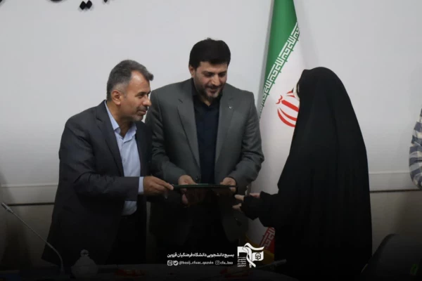 مراسم تودیع و معارفه مسئول بسیج دانشجویی پردیس شهیده بنت الهدی صدر دانشگاه فرهنگیان قزوین با حضور جمعی از مسئولان دانشگاه، فرماندهان بسیج و اعضای بسیج دانشجویی برگزار شد 4