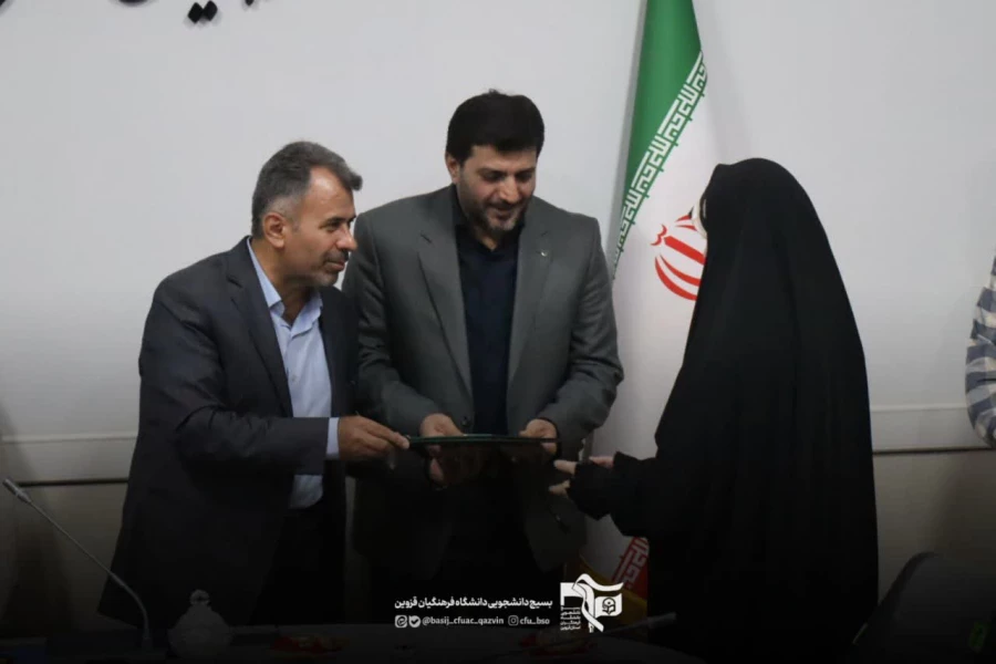 مراسم تودیع و معارفه مسئول بسیج دانشجویی پردیس شهیده بنت الهدی صدر دانشگاه فرهنگیان قزوین با حضور جمعی از مسئولان دانشگاه، فرماندهان بسیج و اعضای بسیج دانشجویی برگزار شد 4