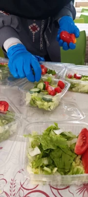 توزیع سالاد فصل در وعده ناهار؛ گامی در جهت کیفیت بخشی به تغذیه دانشجومعلمان به همت معاونت فرهنگی و دانشجویی 4