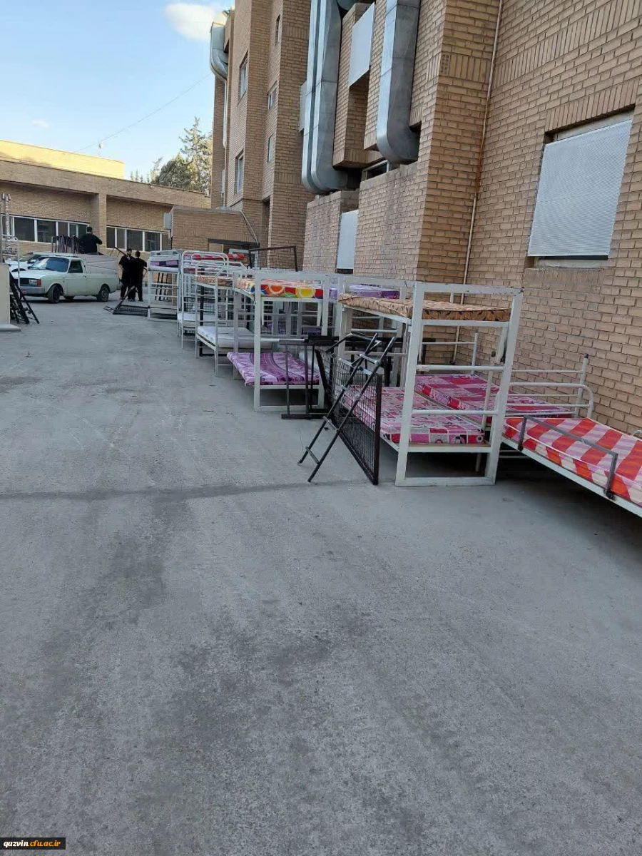 کلیه تخت ها و تشک های قدیمی طبقه اول خوابگاه ۳ با اقلام جدید جایگزین شد. 2