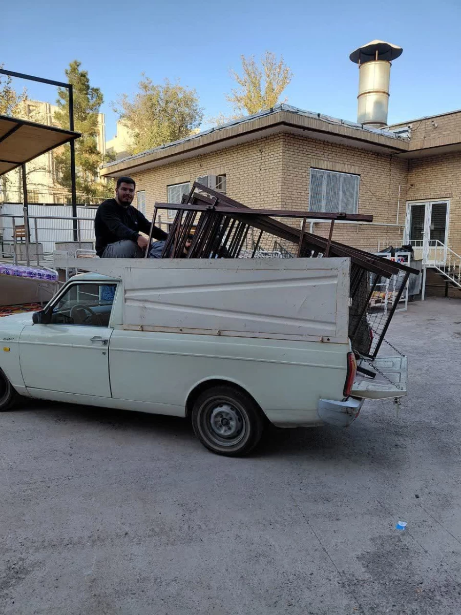 کلیه تخت ها و تشک های قدیمی طبقه اول خوابگاه ۳ با اقلام جدید جایگزین شد. 4