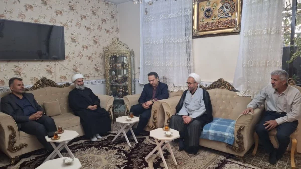 به مناسبت هفته بسیج و به همت بسیج اساتید و کارکنان و ستاد شاهد و ایثارگران، جمعی از مسئولین دانشگاه فرهنگیان استان قزوین با خانواده دانشجومعلم شهید شمس الله شفیعی اصل دیدار نمودند.  2