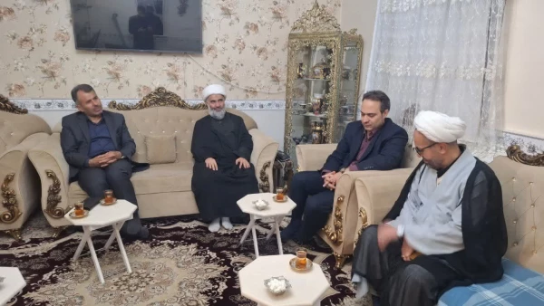 به مناسبت هفته بسیج و به همت بسیج اساتید و کارکنان و ستاد شاهد و ایثارگران، جمعی از مسئولین دانشگاه فرهنگیان استان قزوین با خانواده دانشجومعلم شهید شمس الله شفیعی اصل دیدار نمودند.  3