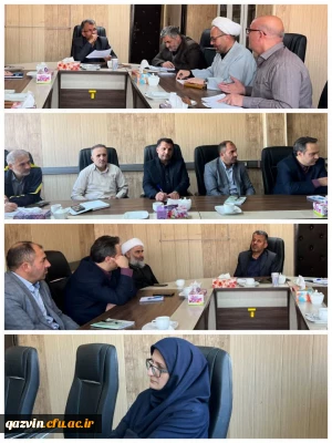 جلسه هیأت رئیسه دانشگاه فرهنگیان استان قزوین یکشنبه دوم آذرماه با حضور حسنعلی اصغری سرپرست دانشگاه، مسئول نمایندگی نهاد مقام معظم رهبری، روسای پردیس ها، معاونان دانشگاه، روسای ادارات و مسئول ارزیابی و نظارت برگزار شد.