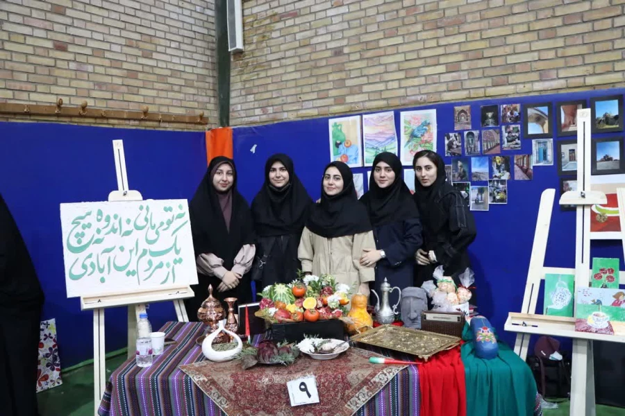  نمایشگاه آثار هنری دانشجومعلمان خواهر به مناسبت شب یلدا  4