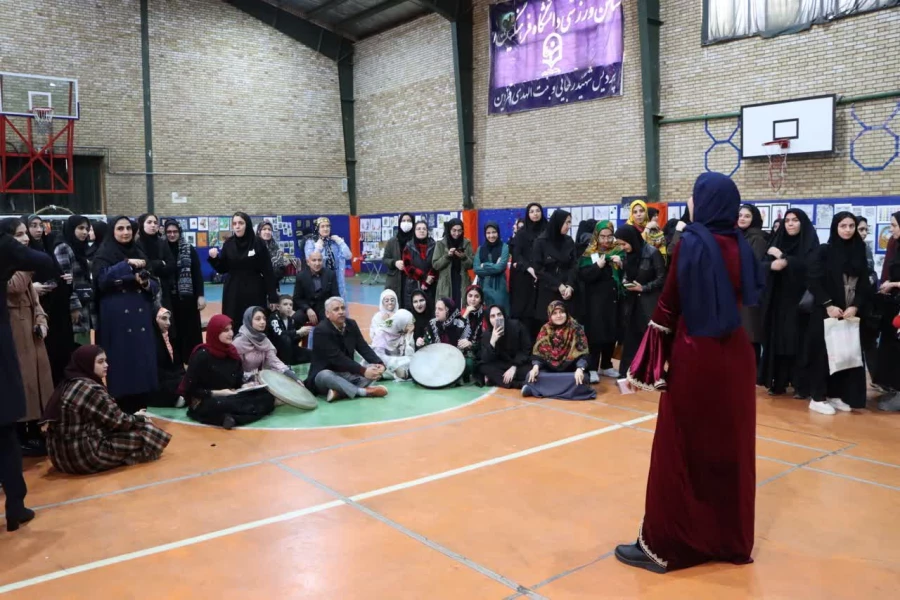  نمایشگاه آثار هنری دانشجومعلمان خواهر به مناسبت شب یلدا  5