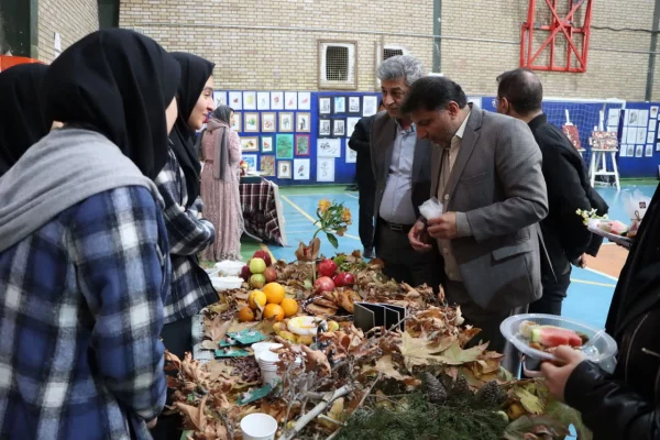  نمایشگاه آثار هنری دانشجومعلمان خواهر به مناسبت شب یلدا  6