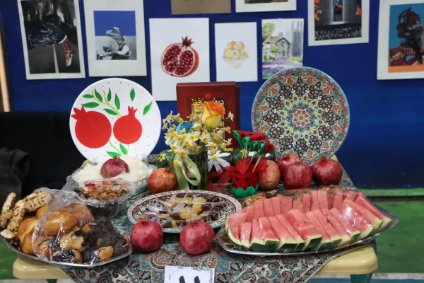  نمایشگاه آثار هنری دانشجومعلمان خواهر به مناسبت شب یلدا  7