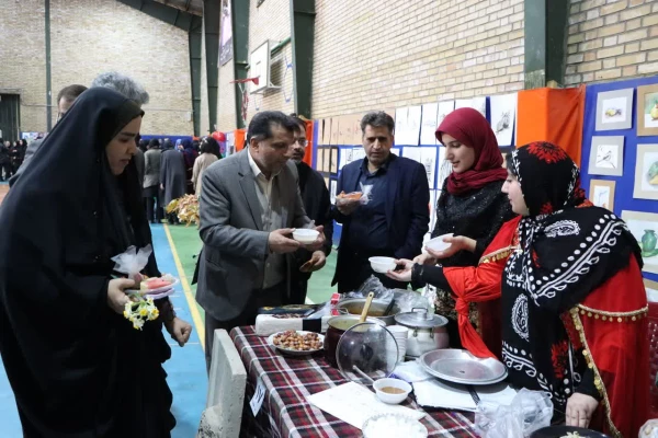  نمایشگاه آثار هنری دانشجومعلمان خواهر به مناسبت شب یلدا  8