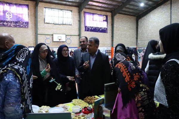  نمایشگاه آثار هنری دانشجومعلمان خواهر به مناسبت شب یلدا  9