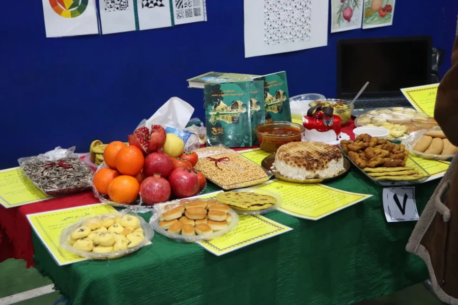  نمایشگاه آثار هنری دانشجومعلمان خواهر به مناسبت شب یلدا  12