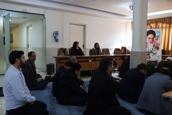 مراسم گرامیداشت ایام الله فجر، همراه با غبارروبی و عطرافشانی مزار شهید خوشنام دانشگاه برگزار شد. 9