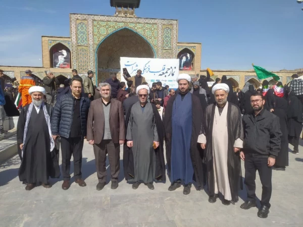 هیأت رئیسه دانشگاه فرهنگیان استان قزوین روز جمعه ۱۵ اسفندماه با حضور در آیین عبادی نماز جمعه این هفته، در کنار سایر اقشار مردم در این مراسم شرکت کردند. 2