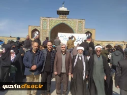 هیأت رئیسه دانشگاه فرهنگیان استان قزوین روز جمعه ۱۵ اسفندماه با حضور در آیین عبادی نماز جمعه این هفته، در کنار سایر اقشار مردم در این مراسم شرکت کردند. 3