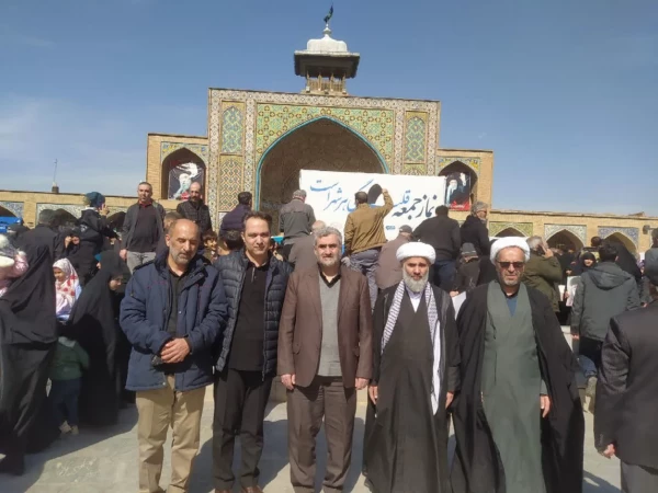 هیأت رئیسه دانشگاه فرهنگیان استان قزوین روز جمعه ۱۵ اسفندماه با حضور در آیین عبادی نماز جمعه این هفته، در کنار سایر اقشار مردم در این مراسم شرکت کردند. 3