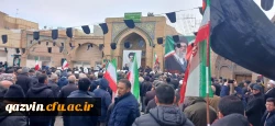 در پی انتخاب رهبر سوم معظم انقلاب اسلامی، دانشگاه فرهنگیان استان قزوین با حضور در مقابل دفتر نماینده ولی فقیه در استان و امام جمعه قزوین بیعت خود را با رهبر جدید اعلام کرد.

 2
