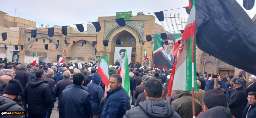 در پی انتخاب رهبر سوم معظم انقلاب اسلامی، دانشگاه فرهنگیان استان قزوین با حضور در مقابل دفتر نماینده ولی فقیه در استان و امام جمعه قزوین بیعت خود را با رهبر جدید اعلام کرد.

 2